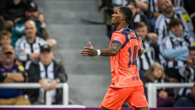Rashford là tiền đạo hay nhất của Barca ở mùa này
