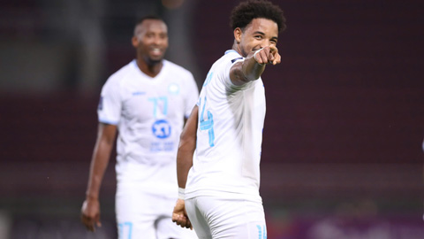 Simone Inzaghi celebrating with his Inter Milan players after beating Barcelona.