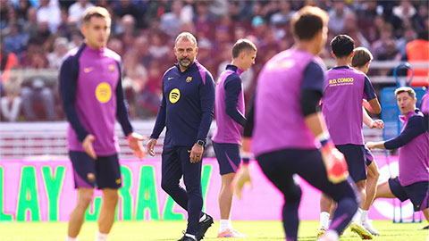 Simone Inzaghi celebrating with his Inter Milan players after beating Barcelona.