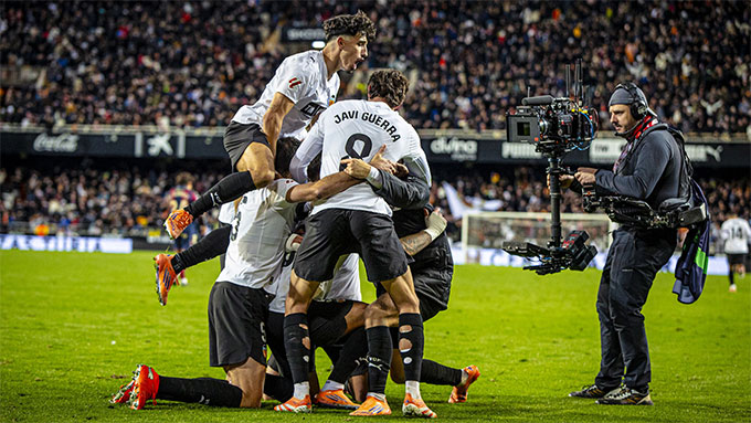 Valencia đánh bại Levante để tạm thoát khỏi khu vực nguy hiểm