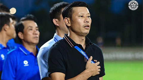 Simone Inzaghi celebrating with his Inter Milan players after beating Barcelona.