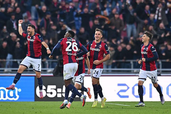 Bologna đang bay cao ở Serie A