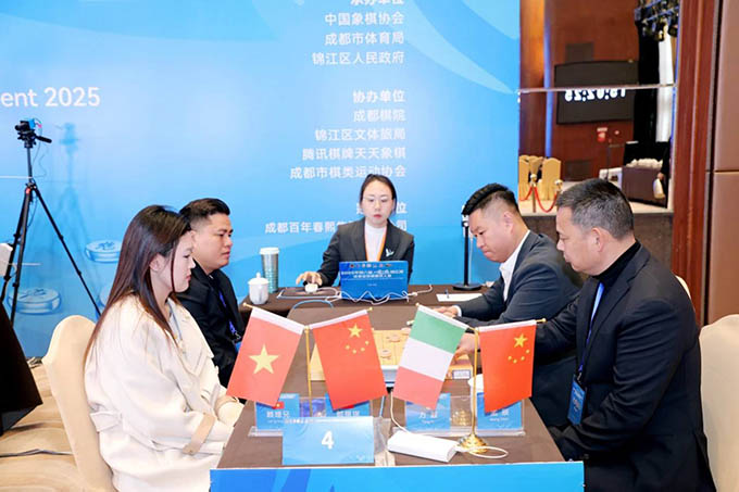 Lại Lý Huynh sát cánh cùng nữ kỳ thủ Lang Kỳ Kỳ