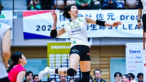 Simone Inzaghi celebrating with his Inter Milan players after beating Barcelona.