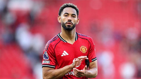 Simone Inzaghi celebrating with his Inter Milan players after beating Barcelona.