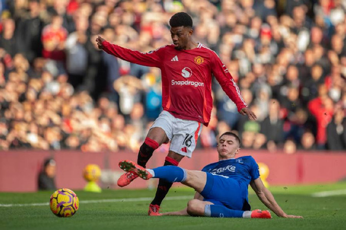 Amad sẽ được thi đấu ở vị trí số 10 lệch phải sở trường khi Mbeumo được kéo lên đá cắm tại MU