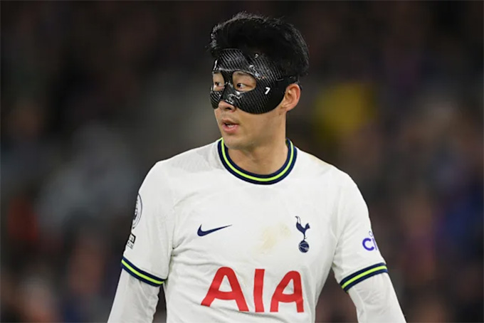 Son từng đeo mặt nạ