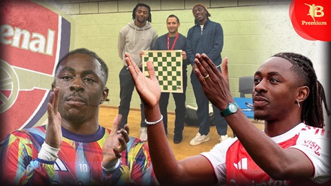 Simone Inzaghi celebrating with his Inter Milan players after beating Barcelona.