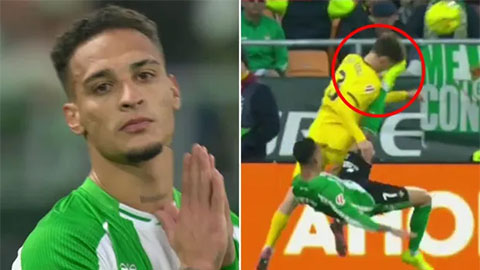 Simone Inzaghi celebrating with his Inter Milan players after beating Barcelona.