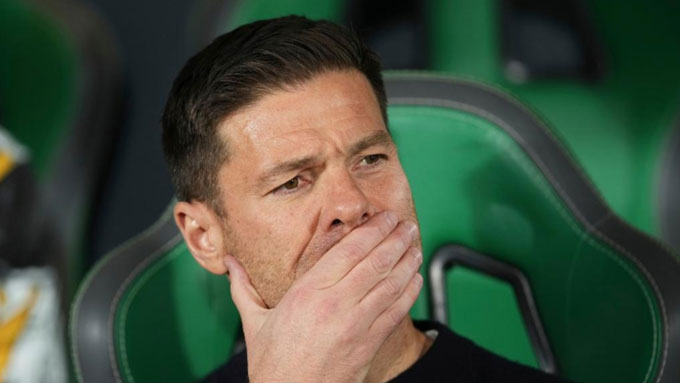 HLV Alonso đang đau đầu với vấn đề ổn định đội bóng