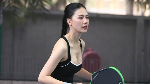 Hoa hậu Quỳnh Hoa giành giải pickleball dù mới chỉ tập 2 buổi