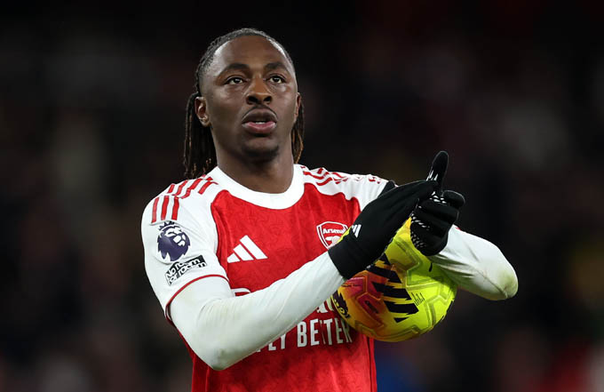 Bàn thắng tranh cãi của Eze được công nhận?