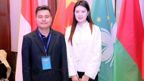  Đại kiện tướng Lại Lý Huynh đánh đôi cùng kỳ thủ nữ xinh đẹp, kết quả bất ngờ