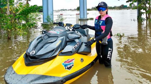 Simone Inzaghi celebrating with his Inter Milan players after beating Barcelona.