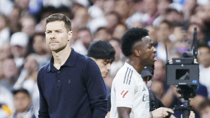 Vinicius mâu thuẫn lớn với HLV Alonso