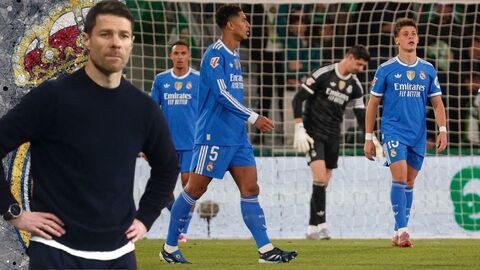 Simone Inzaghi celebrating with his Inter Milan players after beating Barcelona.