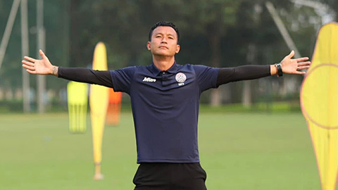 Simone Inzaghi celebrating with his Inter Milan players after beating Barcelona.