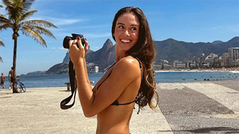 Simone Inzaghi celebrating with his Inter Milan players after beating Barcelona.