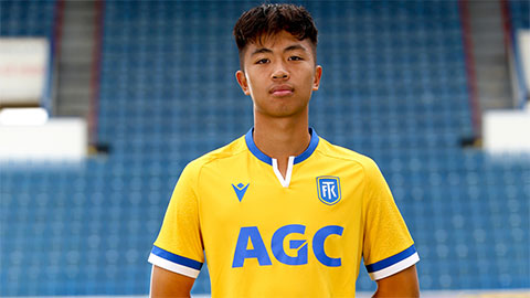 Simone Inzaghi celebrating with his Inter Milan players after beating Barcelona.