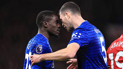 Simone Inzaghi celebrating with his Inter Milan players after beating Barcelona.