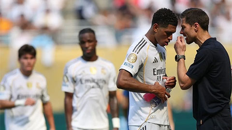 Hàng thủ Real đã yếu lại còn thiếu