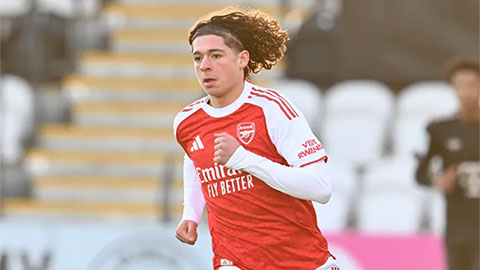 Simone Inzaghi celebrating with his Inter Milan players after beating Barcelona.