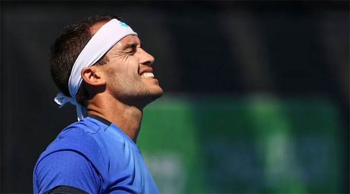 Kicker bỏ cuộc khi sắp thua