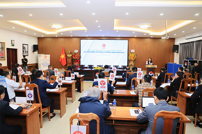 Các đại biểu bỏ phiếu tại Đại hội cổ đông VPF 2025 