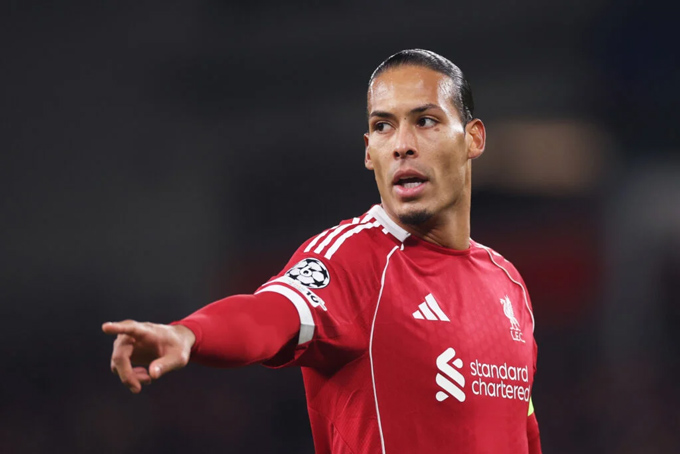 Van Dijk thì thành điểm yếu nơi hàng thủ