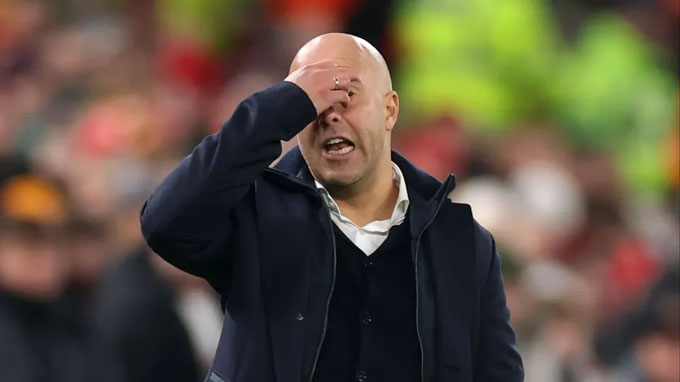 Arne Slot đang đứng trước nguy cơ bị Liverpool sa thải