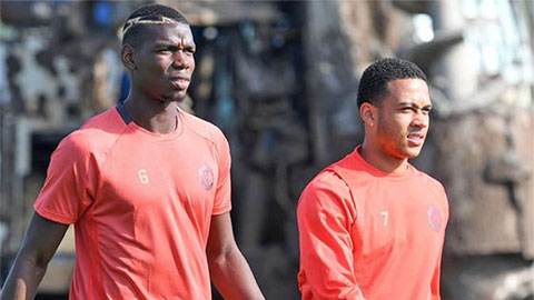 Simone Inzaghi celebrating with his Inter Milan players after beating Barcelona.