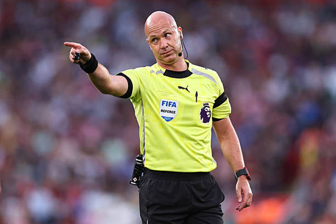 Ông Taylor làm nhiệm vụ trận Arsenal đối đầu Chelsea