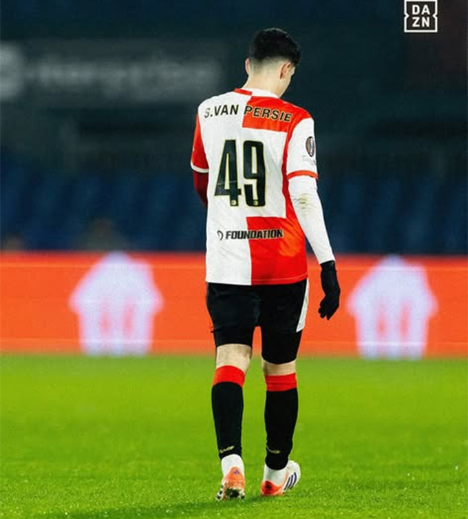 Shaqueel có màn ra mắt chuyên nghiệp khi vào sân thay người ở phút thứ 81