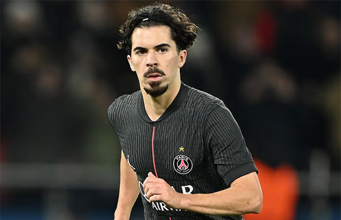 Anh nhận được số phiếu áp đảo 48,57%