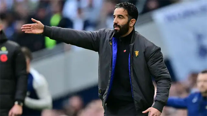 HLV Amorim có thể sẽ để Martinez ra sân ở trận đấu tới