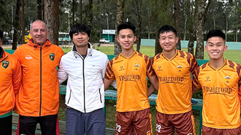 Simone Inzaghi celebrating with his Inter Milan players after beating Barcelona.