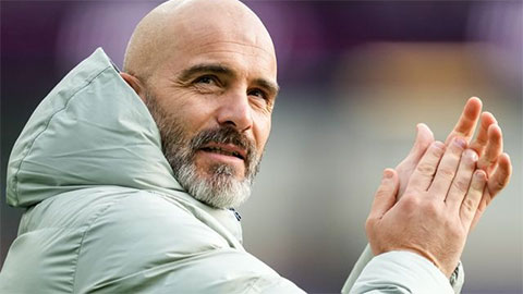 Simone Inzaghi celebrating with his Inter Milan players after beating Barcelona.