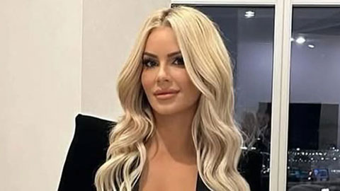 Simone Inzaghi celebrating with his Inter Milan players after beating Barcelona.