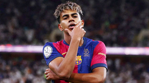 Simone Inzaghi celebrating with his Inter Milan players after beating Barcelona.