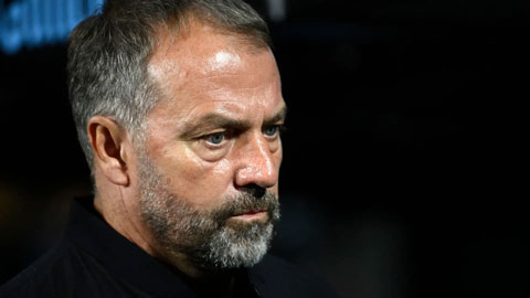 Simone Inzaghi celebrating with his Inter Milan players after beating Barcelona.