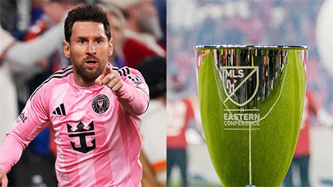 Simone Inzaghi celebrating with his Inter Milan players after beating Barcelona.