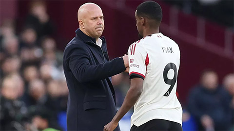 Simone Inzaghi celebrating with his Inter Milan players after beating Barcelona.