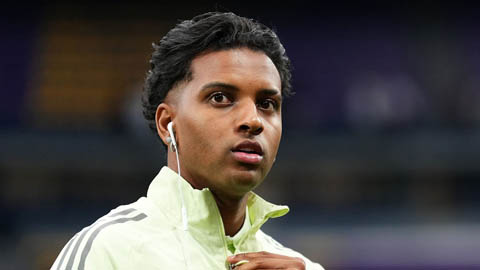 Simone Inzaghi celebrating with his Inter Milan players after beating Barcelona.