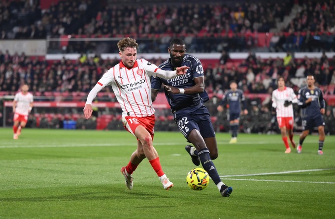 Rudiger vừa tái xuất trong trận hòa Girona 1-1 sau 3 tháng dưỡng thương.