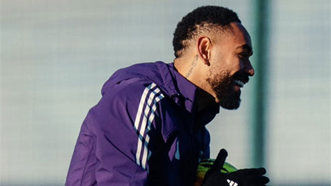 Simone Inzaghi celebrating with his Inter Milan players after beating Barcelona.