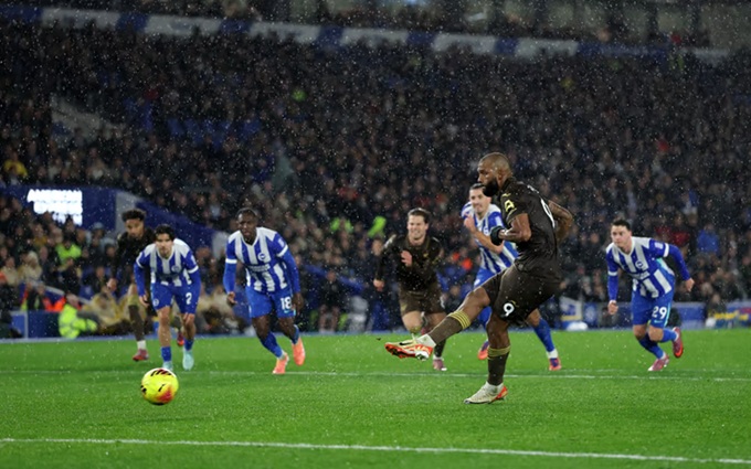 Thiago đang là chuyên gia sút phạt đền của Brentford