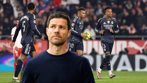 Simone Inzaghi celebrating with his Inter Milan players after beating Barcelona.