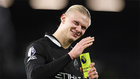 Simone Inzaghi celebrating with his Inter Milan players after beating Barcelona.