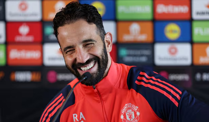 Ruben Amorim đang "ăn cắp" rất giỏi!