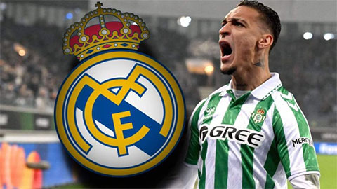 Simone Inzaghi celebrating with his Inter Milan players after beating Barcelona.